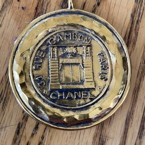 Chanel necklace pendant only